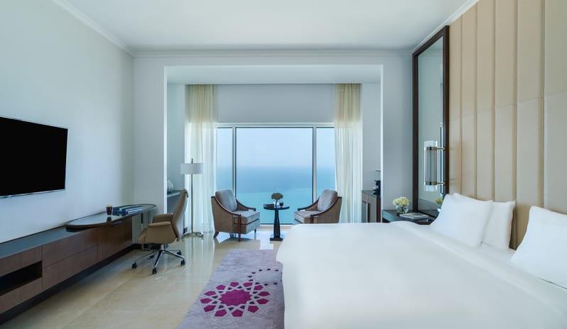 Rixos Marina Abu Dhabi - Deluxe Room Sea View King bed
